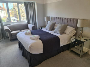 Pass the Keys Spacious Luxury Urban Retreat with Garden and Free Parking